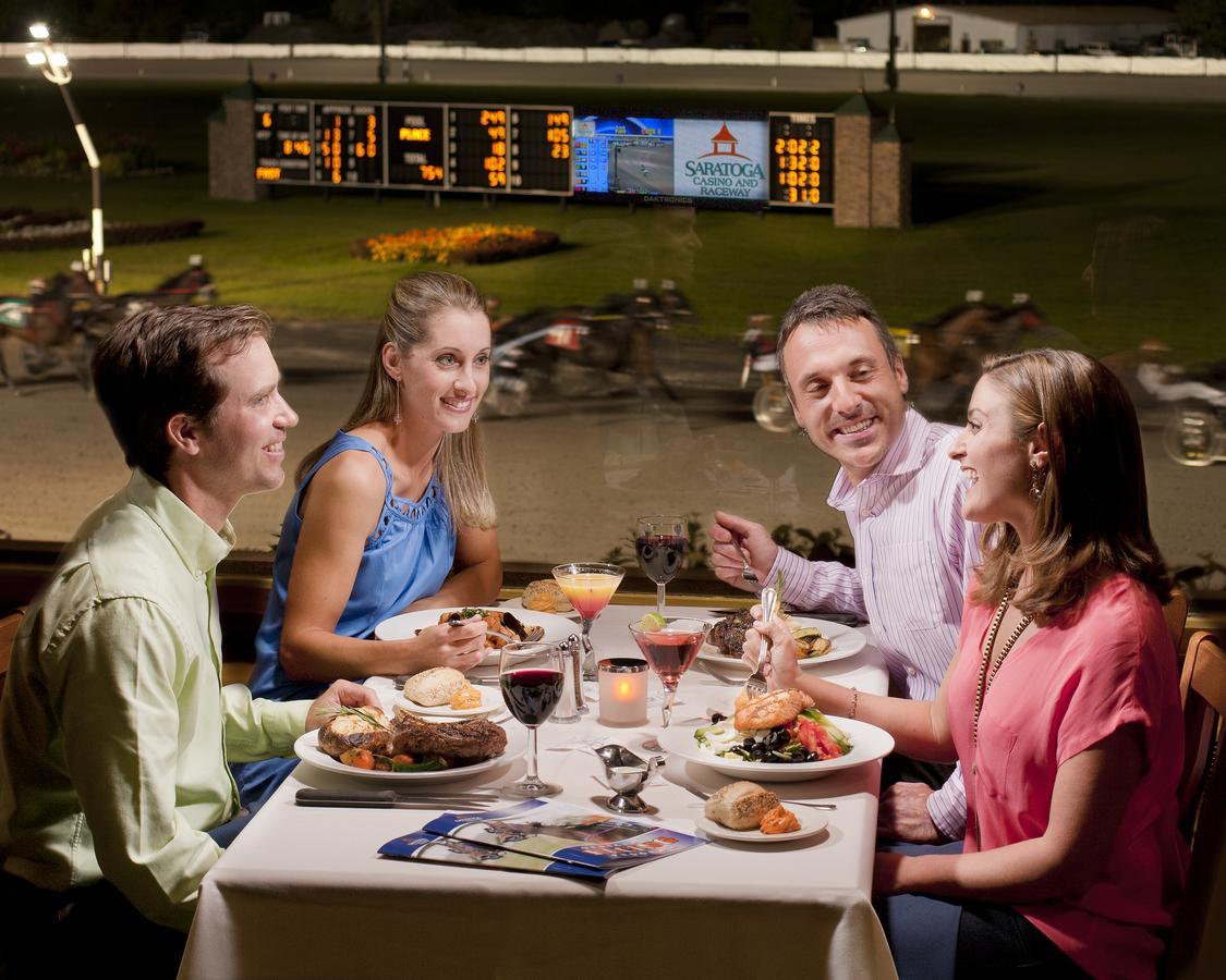 Saratoga Casino Hotel ساراتوغا سبرينغس، نيويورك المظهر الخارجي الصورة
